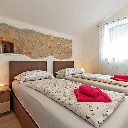 House 1735 فودنيان