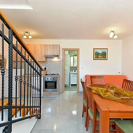 فندق House 1735 3*