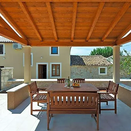 House 1735 3* فودنيان