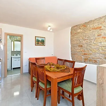 House 1735 3* فودنيان