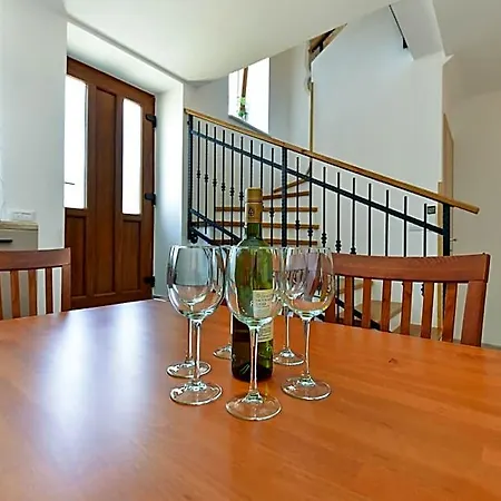 House 1735 3*