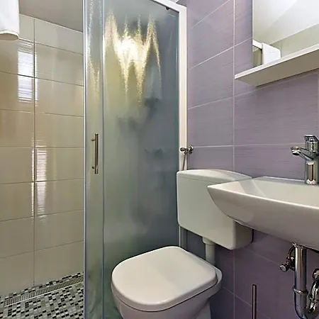 House 1735 فندق 3*