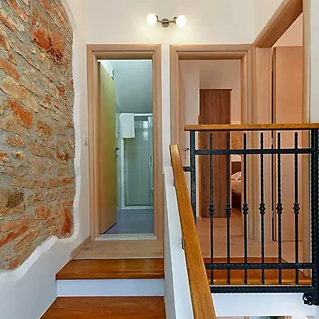 فندق House 1735 3*