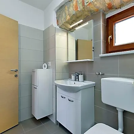 House 1735 فندق 3*